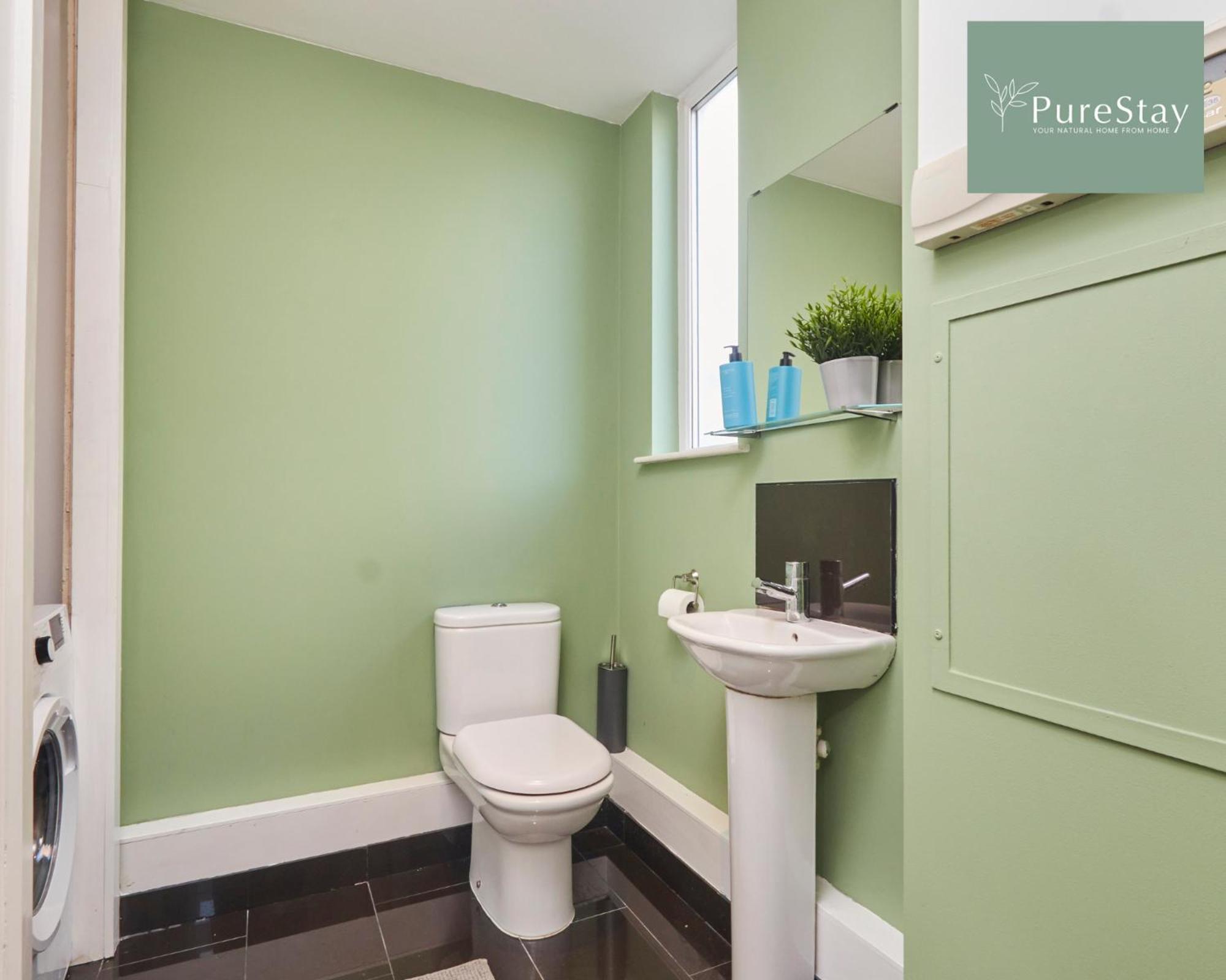 Superb House Manchester Near Etihad With Free Parking Sleeps 8 Ngoại thất bức ảnh
